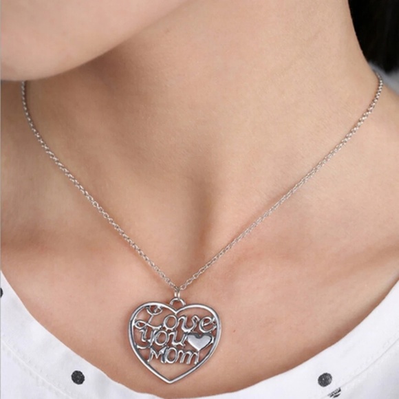 6/$30 New Love You Mom Pendant Necklace - Picture 1 of 2